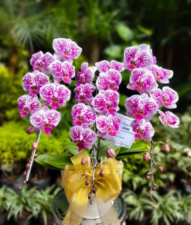 karangan bunga pernikahan