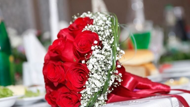 bunga mawar merah buket